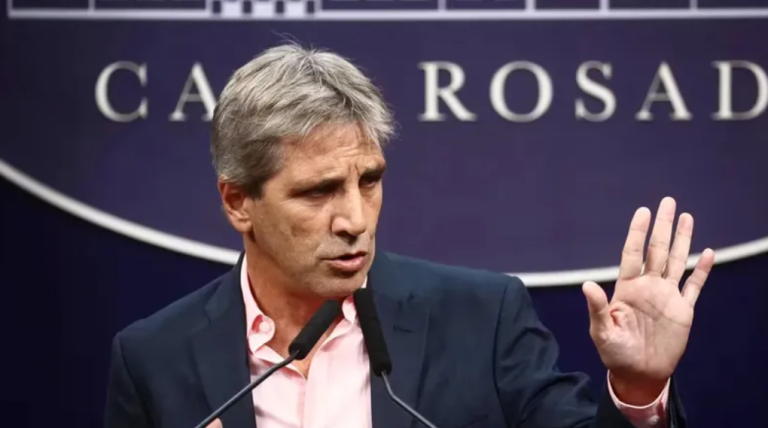 Los mercados le piden más a Toto Caputo: por qué subió el dólar